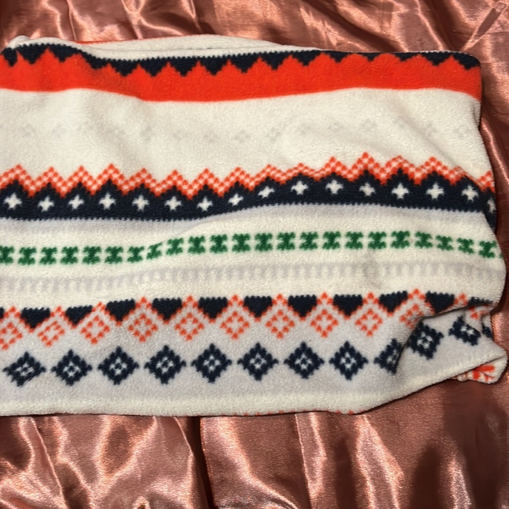 Old Navy neck wrap or universal warmer used.